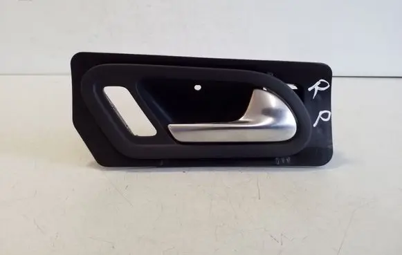 Volkswagen Scirocco Front door interior handle P0112422