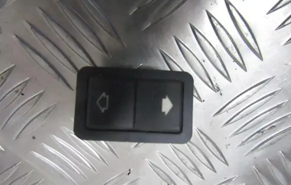 BMW 5 E39 Electric window control switch 8368974