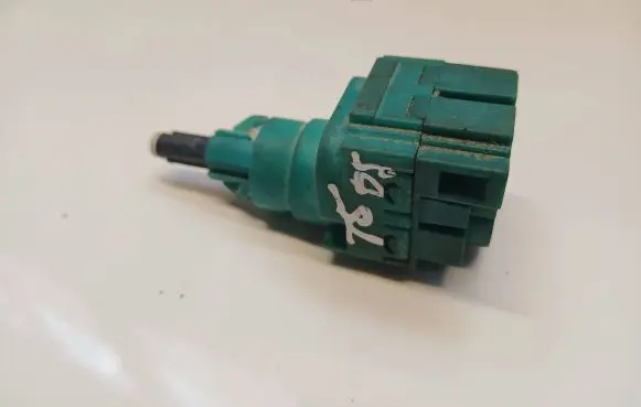 Volkswagen Transporter - Caravelle T5 Brake pedal sensor switch