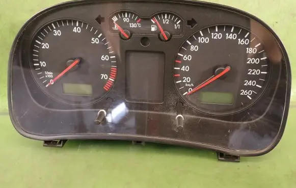 Volkswagen Golf IV Speedometer (instrument cluster)