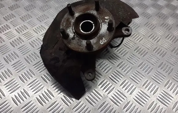 Toyota Avensis Verso Stub axle 