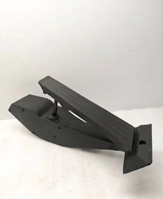 Accelerator throttle pedal