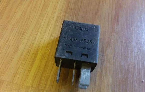 Volvo S40, V40 Other relay MB953382 317 V23074