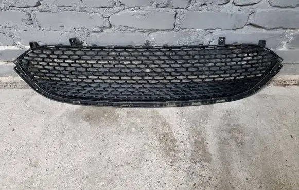 Chrysler Pacifica Front bumper lower grill 68243498AA 65620K 68243498