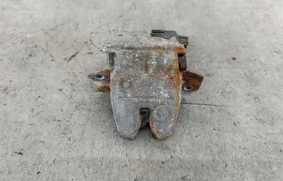 Mercedes-Benz C W203 Tailgate lock latch 