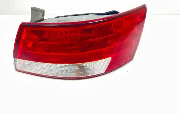 Hyundai Sonata Rear/tail lights 924023K0