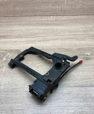 BMW 5 E39 Front door exterior handle/bracket E39handlebracket RightSide