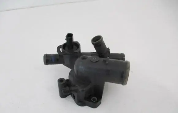 Renault Laguna II Thermostat housing 8200801570