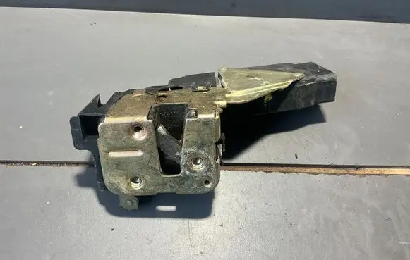 Subaru Forester SG Front door lock 