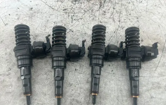 Volkswagen Caddy Fuel injectors set 0414720215
