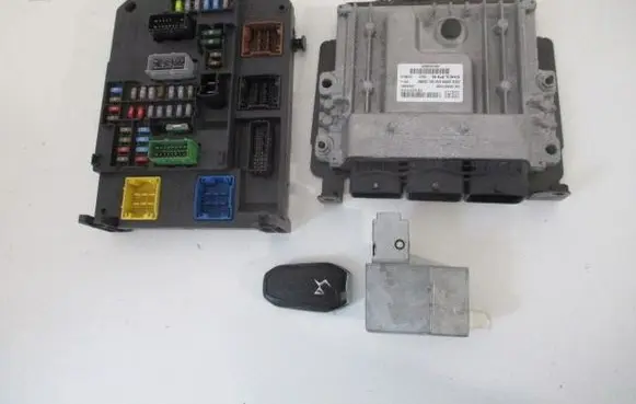 Citroen DS5 Engine ECU kit and lock set 9801556080