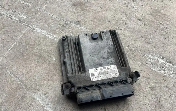 Volkswagen Crafter Engine control unit/module ECU 03L906012Q 0281017789