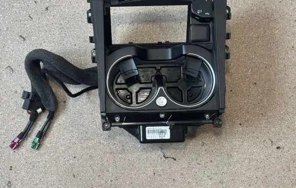 Mercedes-Benz GLE W167 Cup holder A1678101804