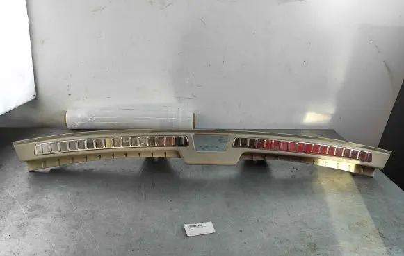 Trunk/boot sill cover protection