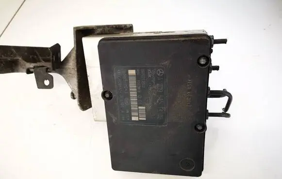 Mercedes-Benz C W203 ABS Pump A2095451432