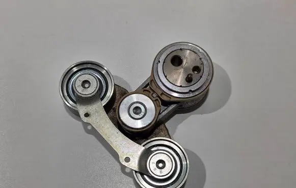 Volvo V60 Generator/alternator belt tensioner