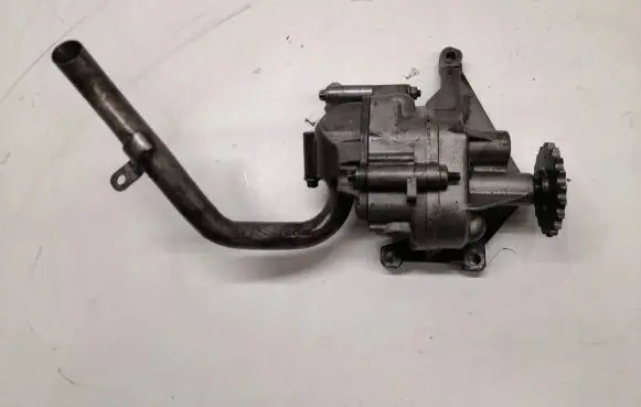 Mercedes-Benz C W203 Oil pump A6111810201