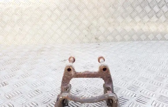 Volkswagen PASSAT B6 Brake caliper pad carrier rear 