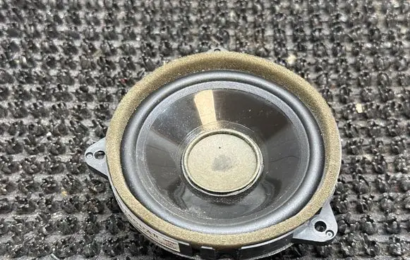 Jaguar XJL Front door speaker AW9318808GC
