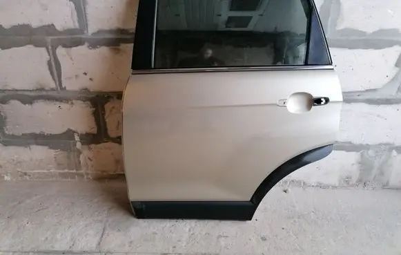 Chevrolet Captiva Rear door