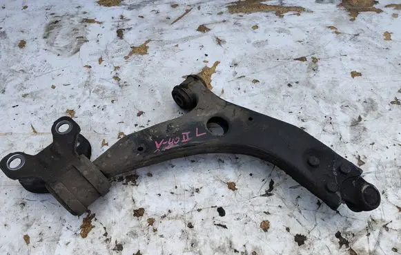 Volvo V40 Front lower control arm/wishbone 