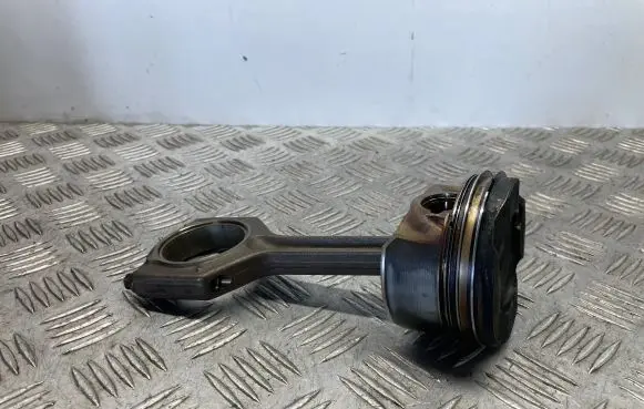 BMW 3 E92 E93 Piston with connecting rod 585