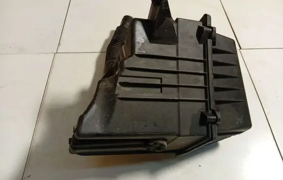 Skoda Fabia Mk2 (5J) Air filter box 6Q0129601AR