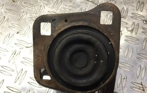 Ford Fiesta Engine mount bracket 98fb6038ak