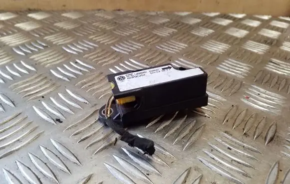 Volkswagen PASSAT B5 Airbag deployment crash/impact sensor IJ0909606N