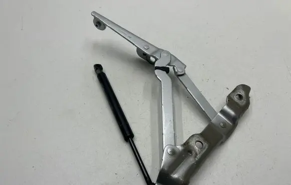 Chevrolet Camaro Tailgate/trunk/boot hinge 22785399