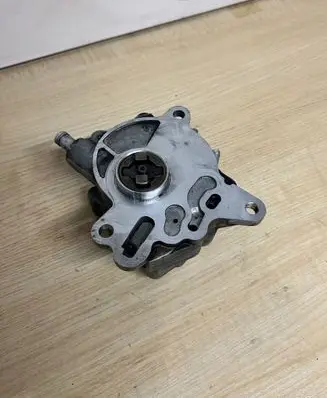 Volkswagen Touran I Vacuum pump 03G145209C 271206