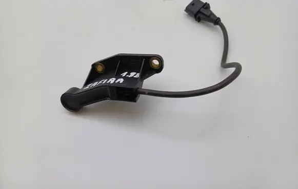 Opel Zafira A Camshaft position sensor 90536064 5WK96060