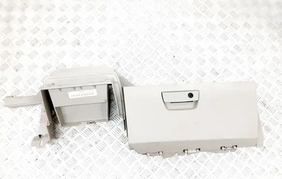 Chrysler Town & Country V Glove box C034001AA