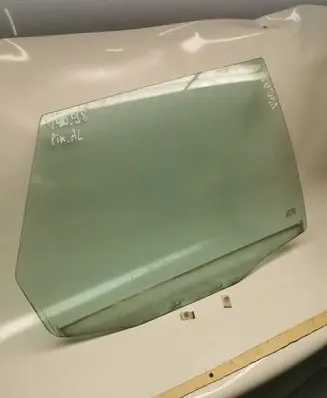 Rear door window glass