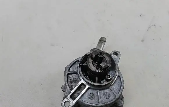 Mercedes-Benz E W211 Vacuum pump A6462300265