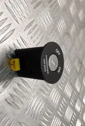 Passenger airbag on/off switch