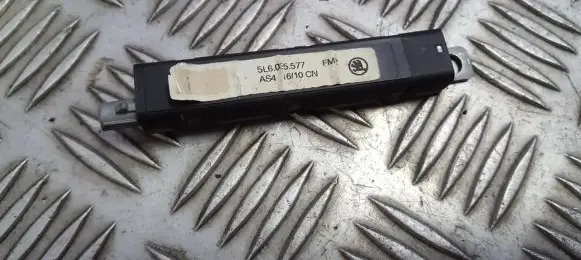 Skoda Octavia Mk2 (1Z) Antenna control unit 5L6035577 5L6.035.577