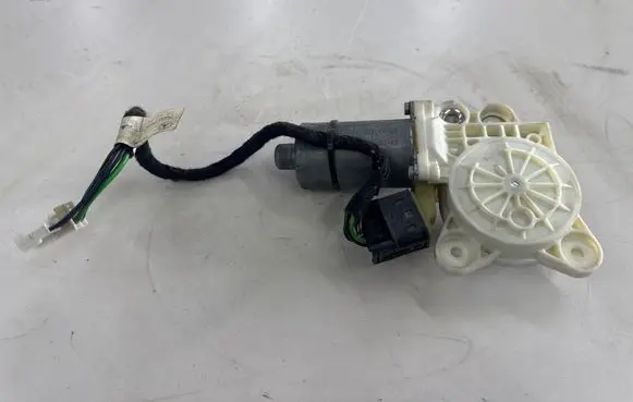 Mercedes-Benz E W211 Front door window regulator motor A2118203042 0206