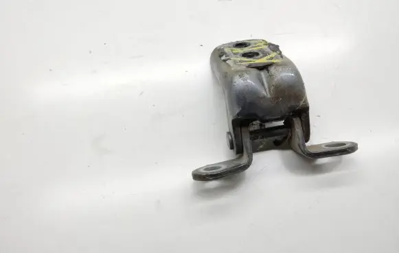 Nissan Qashqai Front door upper hinge