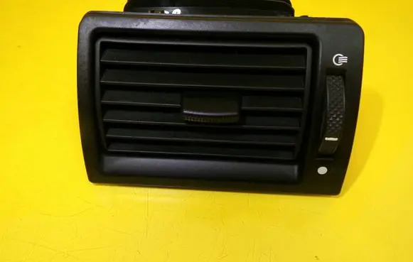 Ford Mondeo Mk III Dashboard side air vent grill/cover trim D1B1A