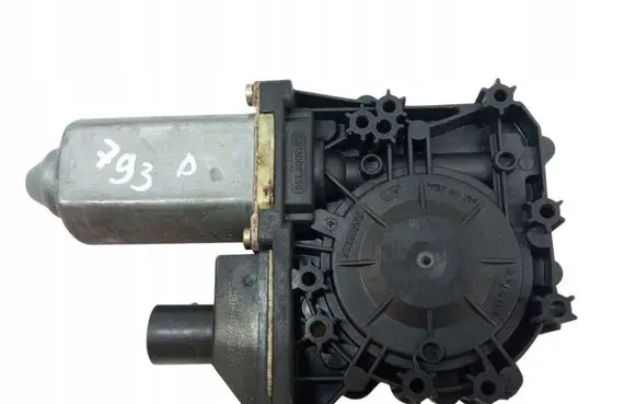 Audi TT Mk1 Front door window regulator motor 8N8959802A