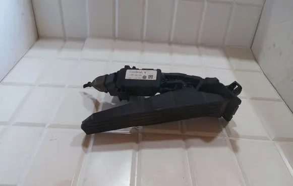 Volkswagen Golf V Accelerator throttle pedal 1K1721503L 6PV00860000