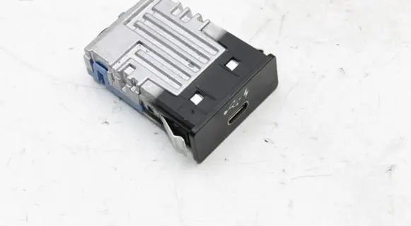 BMW 1 F40 USB socket connector 8711939