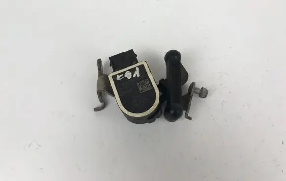 Headlight/headlamp level sensor