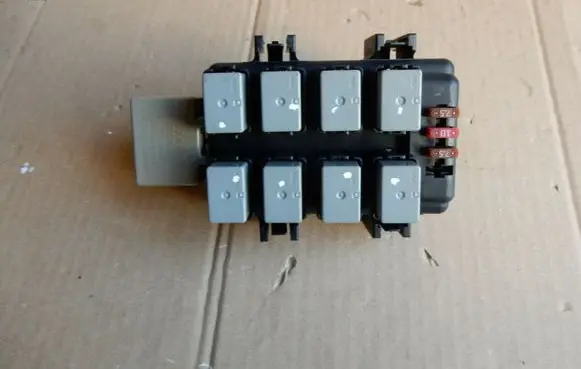 Subaru Outback Fuse module 86111AG000 80925 40384