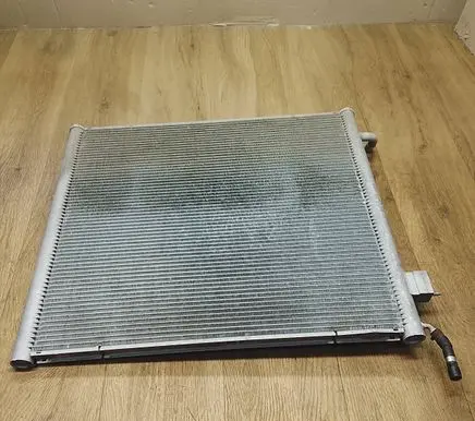 Land Rover Discovery 5 Optional radiator HPLA19E839AE HPA8K230AB