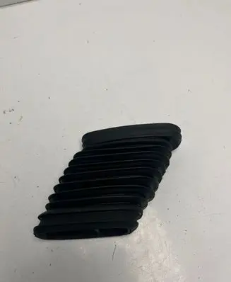 Audi V8 Air intake hose/pipe 077133865A