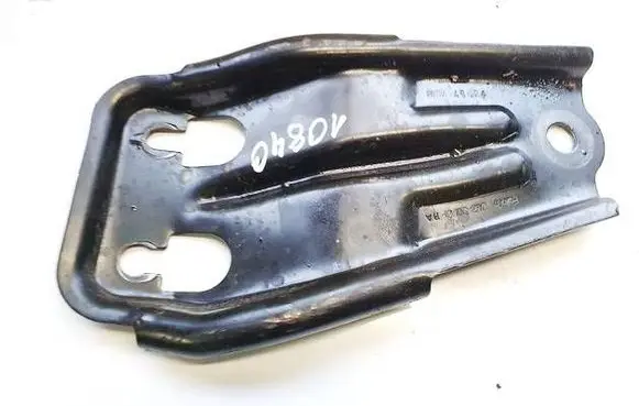 Engine mounting bracket