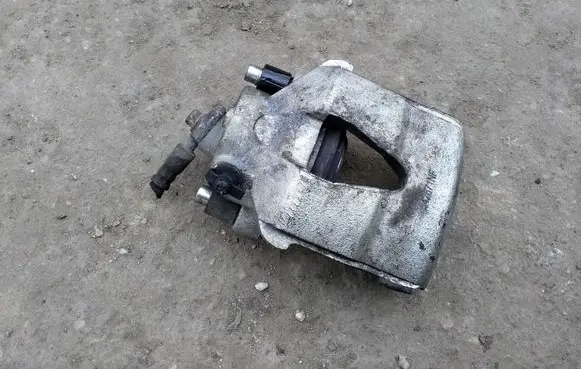 Volkswagen Polo Front brake caliper