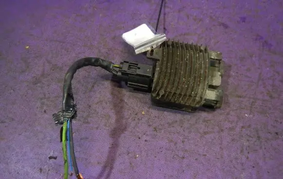 Ford Mondeo Mk III Fan control module 940004101